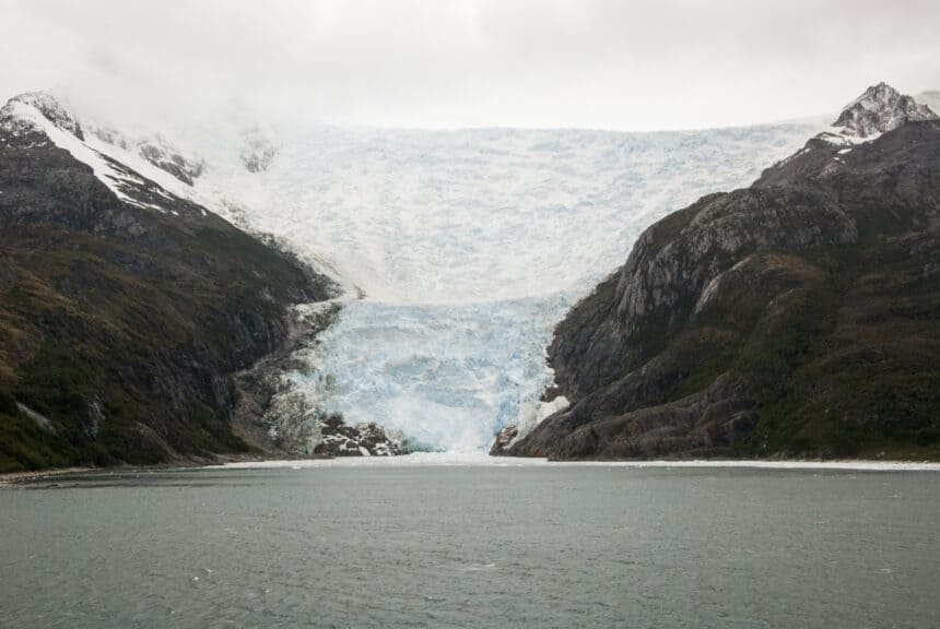Argentina frozen waterfall_0107 - El clima extremo en Argentina congeló una cascada de 30 metros
